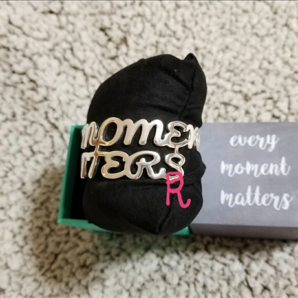 💖 2018 RUSTIC CUFF REGIFTER CHICAGO BRACELET RARE - Picture 4 of 5